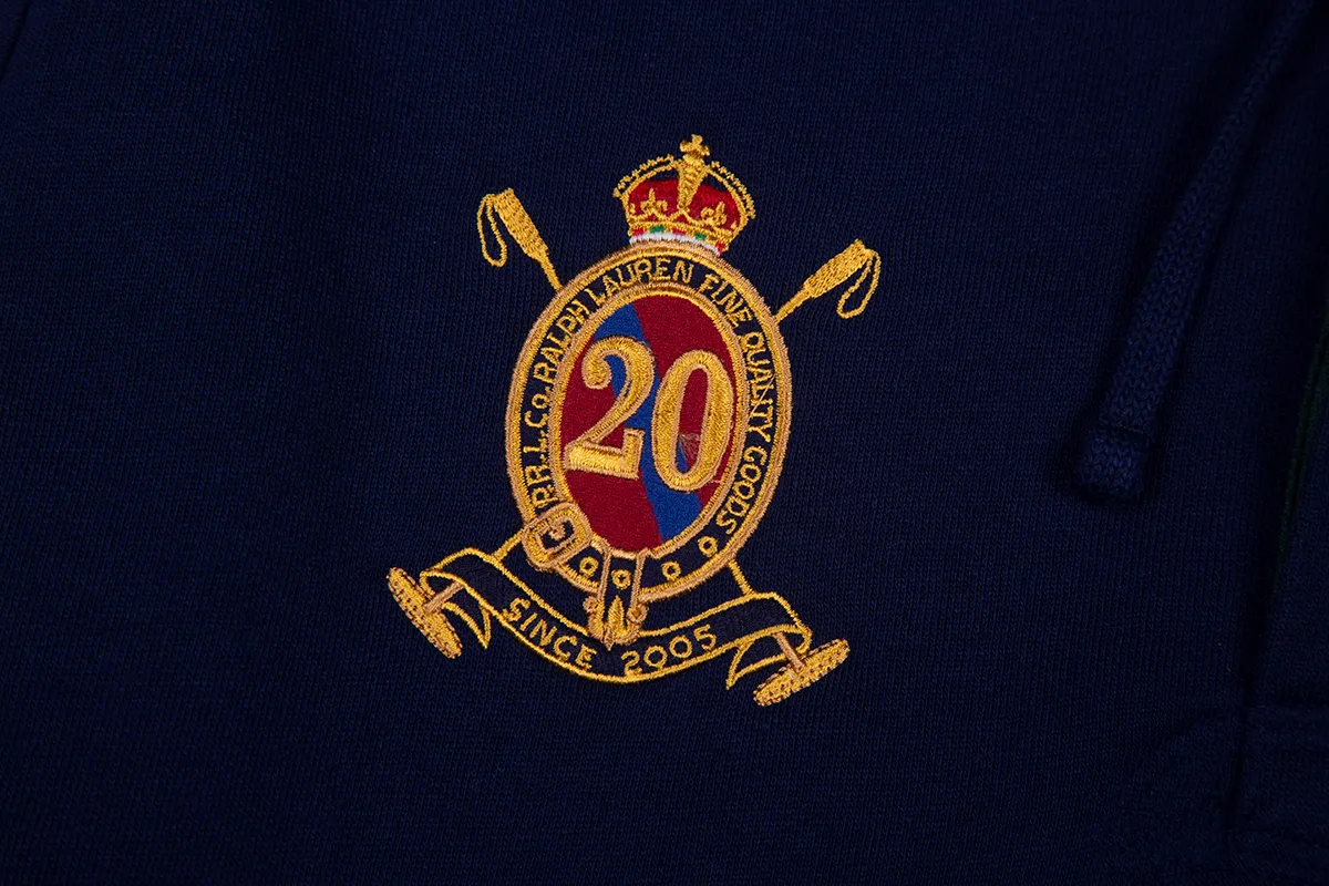P280 White background picture [Hot new product] Style number: 25119# Color: Navy blue/off-white Size: S to XL - Ralph Lauren/Ralph Lauren 2025FW new autumn and winter Big Pony 20th anniversary badge embroidered open-chest deconstructed hooded fleece sweatshirt - 100% restoration 380g 100% pure cotton heavy-grain cloud velvet ✅ - Deconstruction restoration Correct version Three-layer hidden partial tube placket ✅ - Reactive fixed-dye D65 raw cotton double herringbone belt with wide and narrow divisions ✅ - Rejection of overlays, single-color single version, precision embroidery ✅ - RL/25 autumn and winter new product 20 commemorative badge embroidered mascot sweatshirt, deconstructed half-open chest, different from the regular classic version, high-end and outstanding, built-in contrasting reactive dyed D65 raw cotton double herringbone belt, cloud-like heavy fleece bottom with autumn and winter attributes, really comfortable, cloud-like comfort, loose fit Available in two colors, can be made as a couple model, highly recommended
